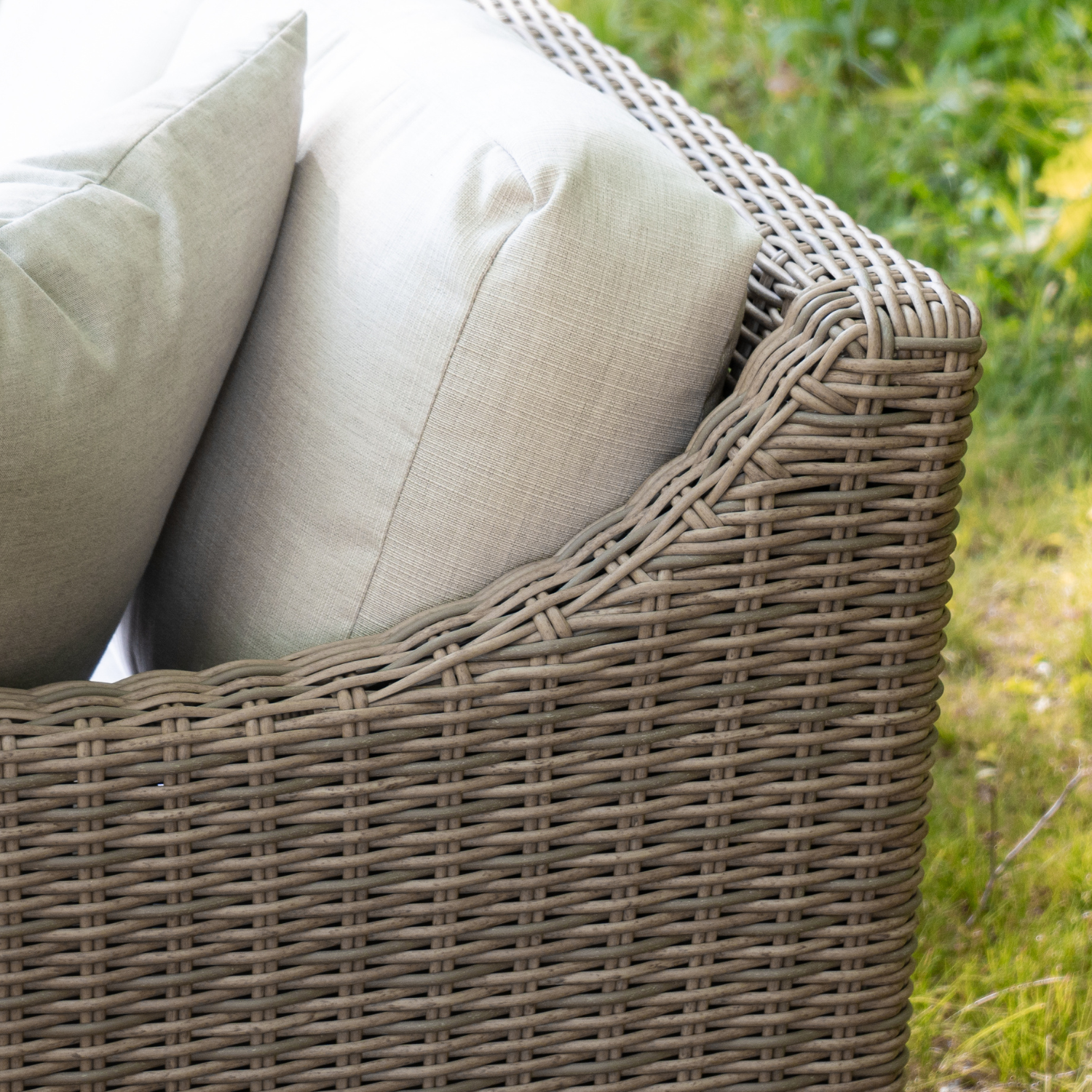 Harbour Swivel Lounge Chair