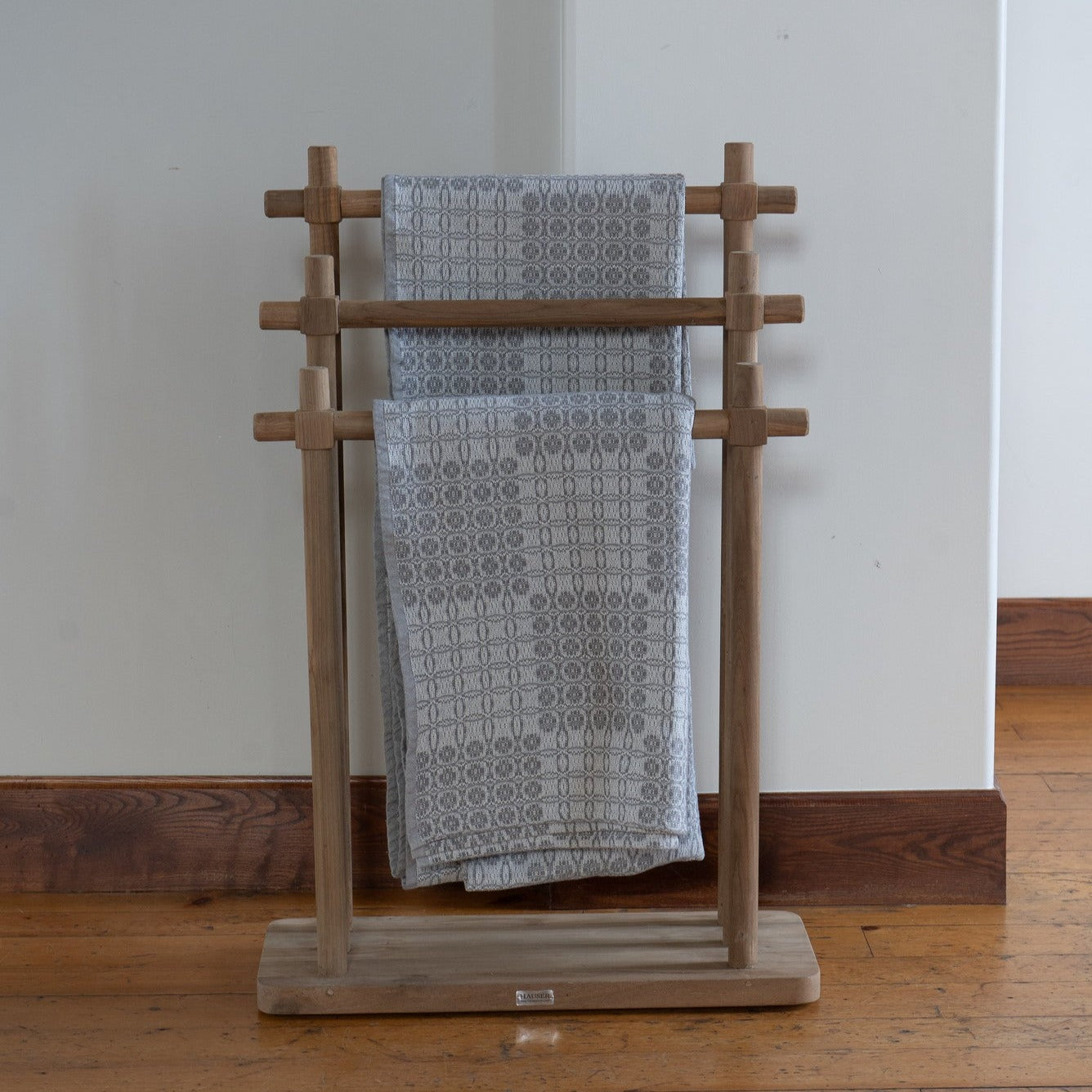 Tofino Blanket & Towel Rack