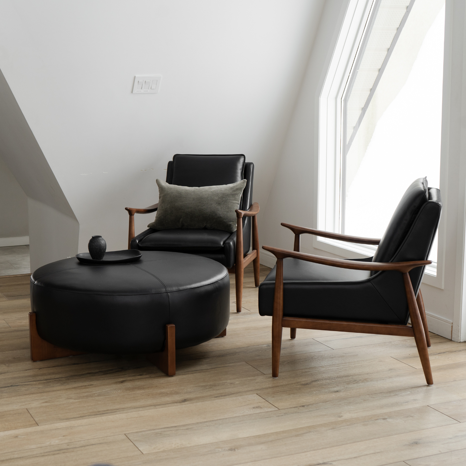 Carmen Ottoman - Onyx Black Leather