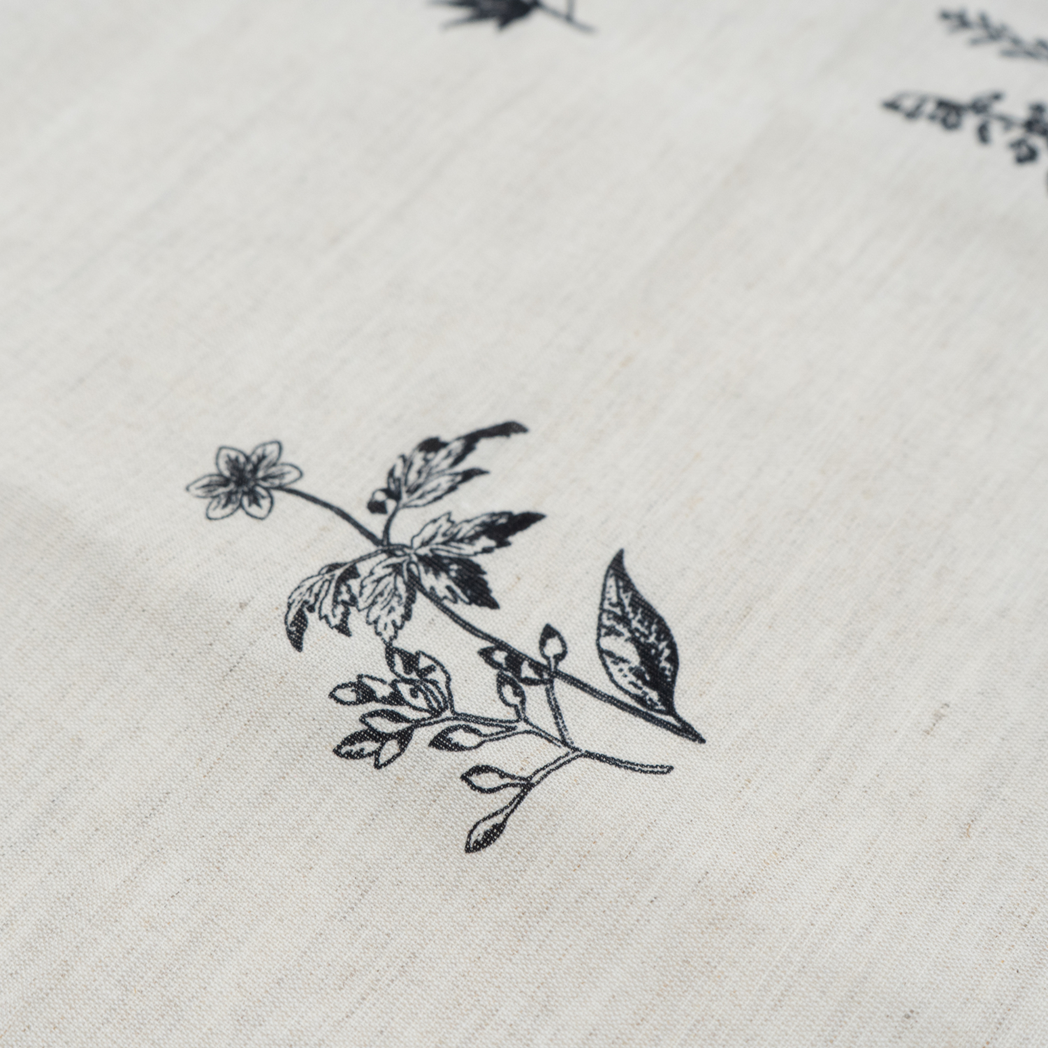 Fleur Cotton Table Runner