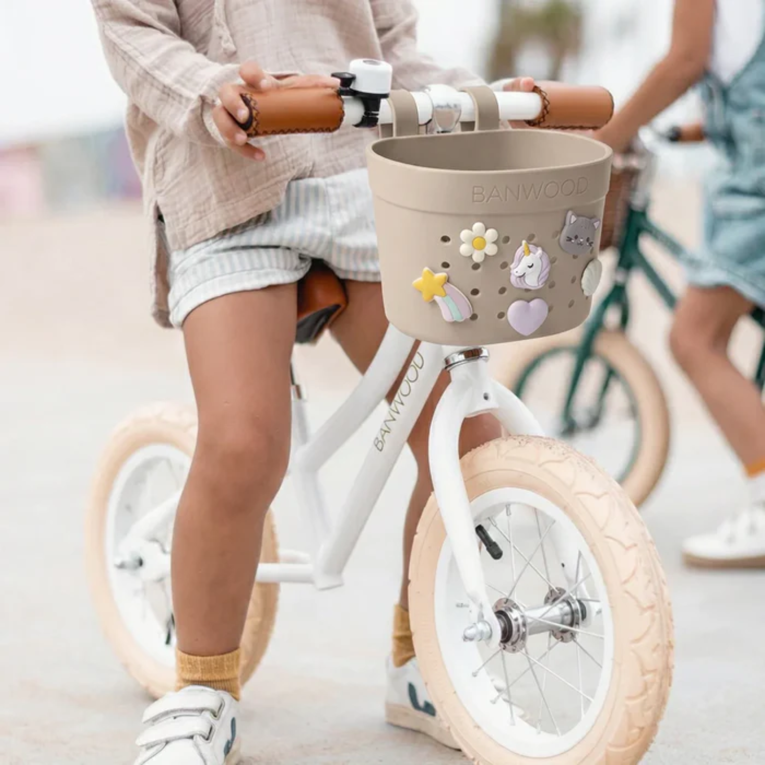 Kids Pin & Ride Basket Sand