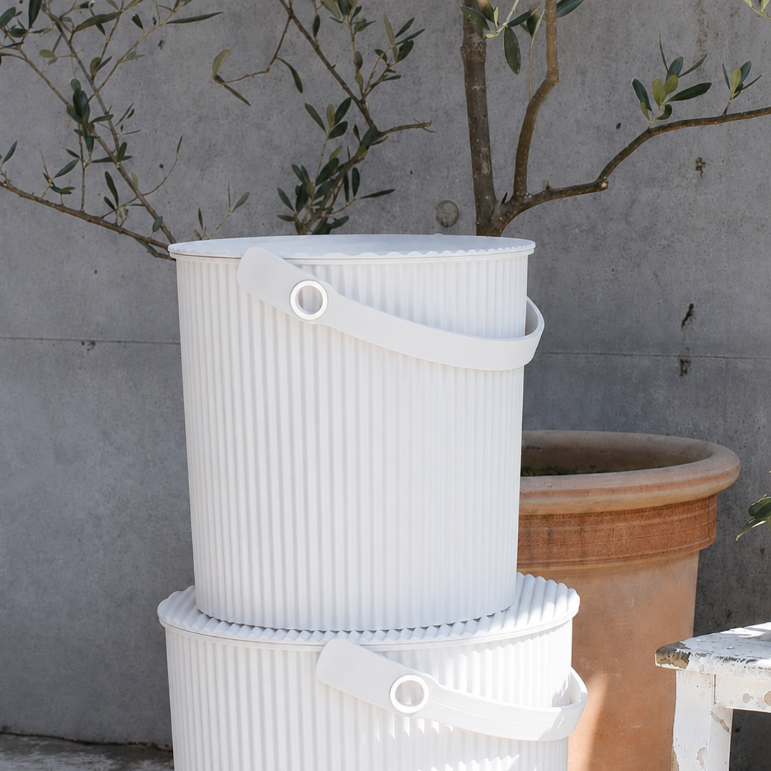 Hachiman Garden Storage Bucket w/ Lid - White