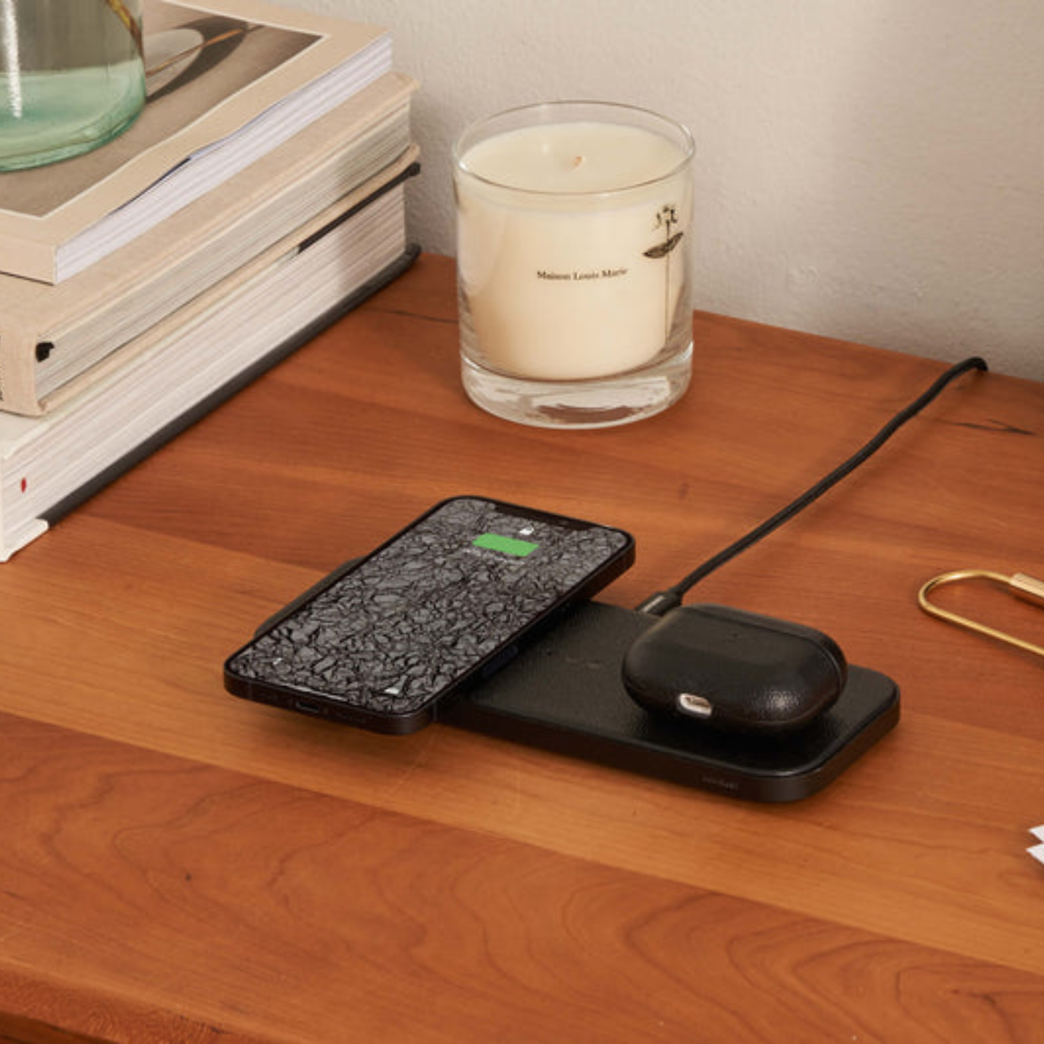 Magnetic Dual Wireless Charger - Black Leather