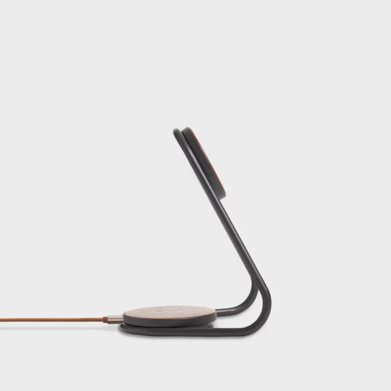 Magnetic Wireless Dual Charging Stand - Saddle Leather