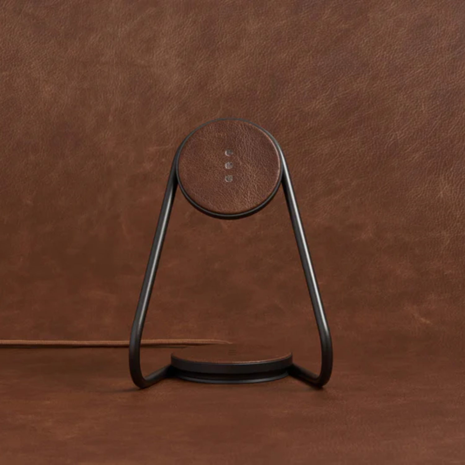 Magnetic Wireless Saddle Leather Charging Stand