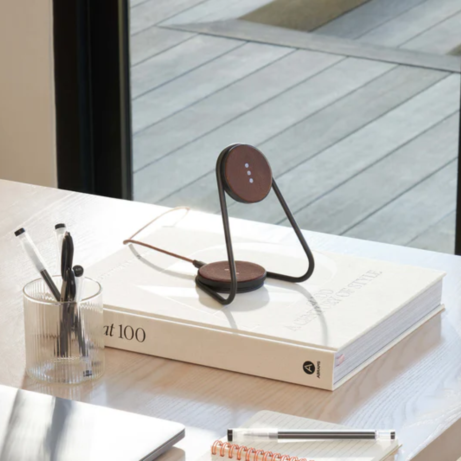 Magnetic Wireless Dual Charging Stand - Saddle Leather