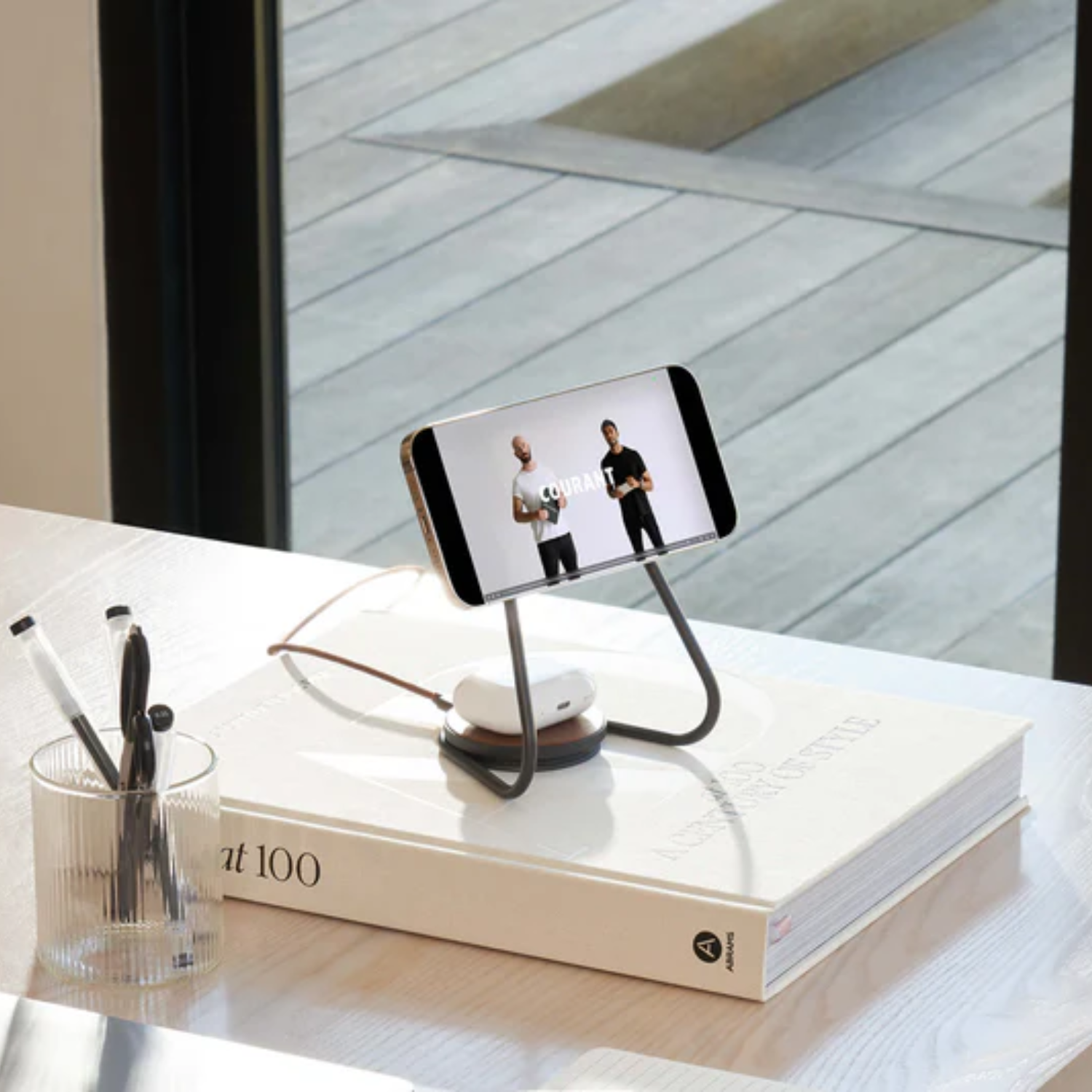 Magnetic Wireless Dual Charging Stand - Saddle Leather