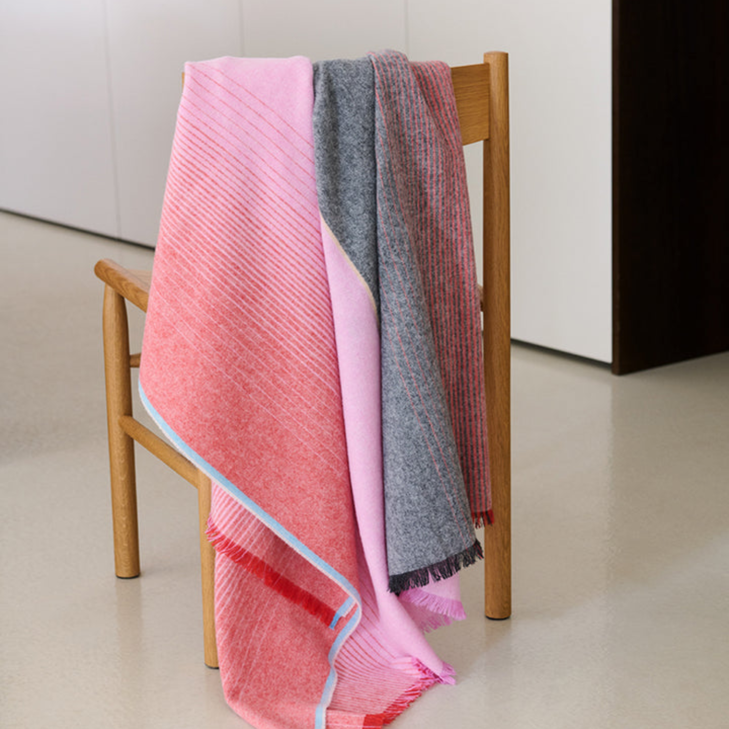 Graphic Red/Pink Wool Throw