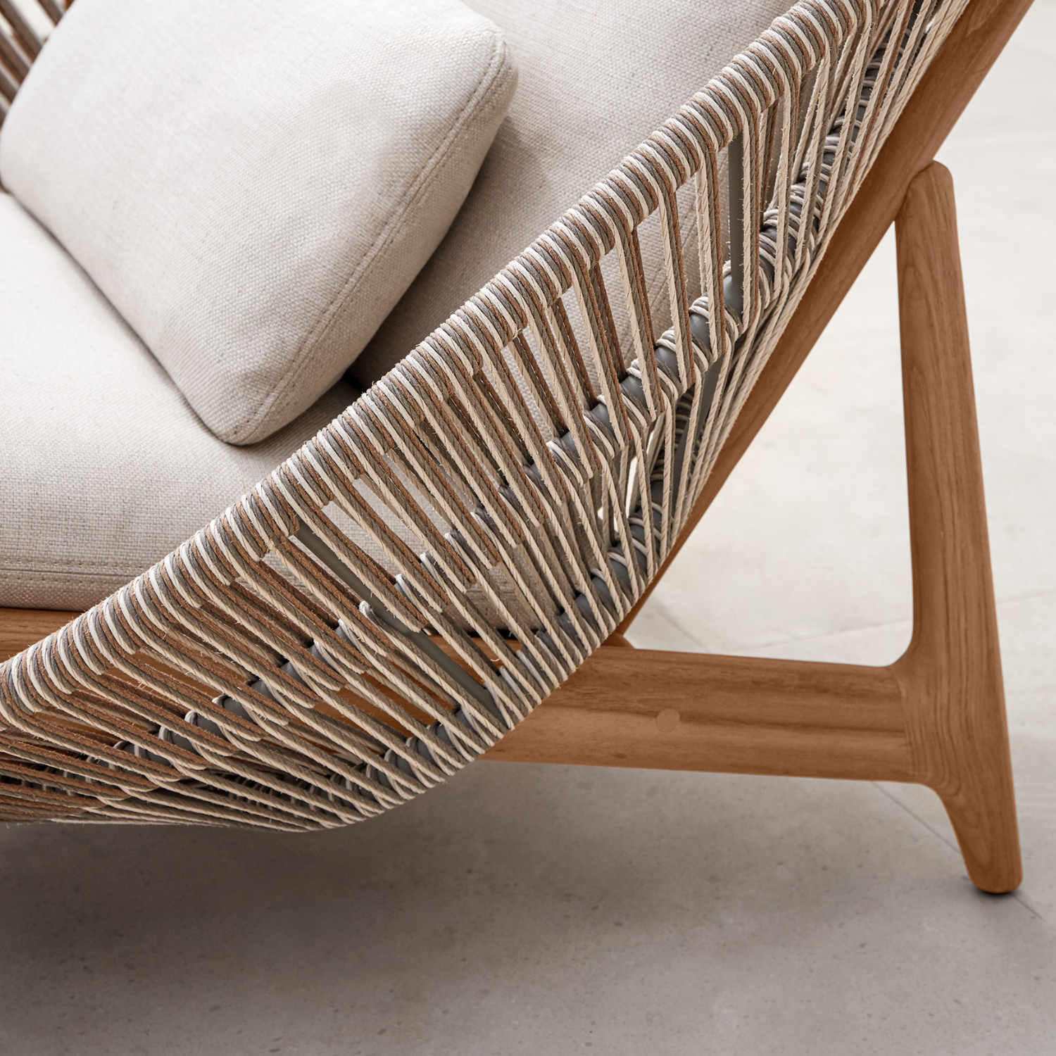 Gloster Bora Chaise Lounge