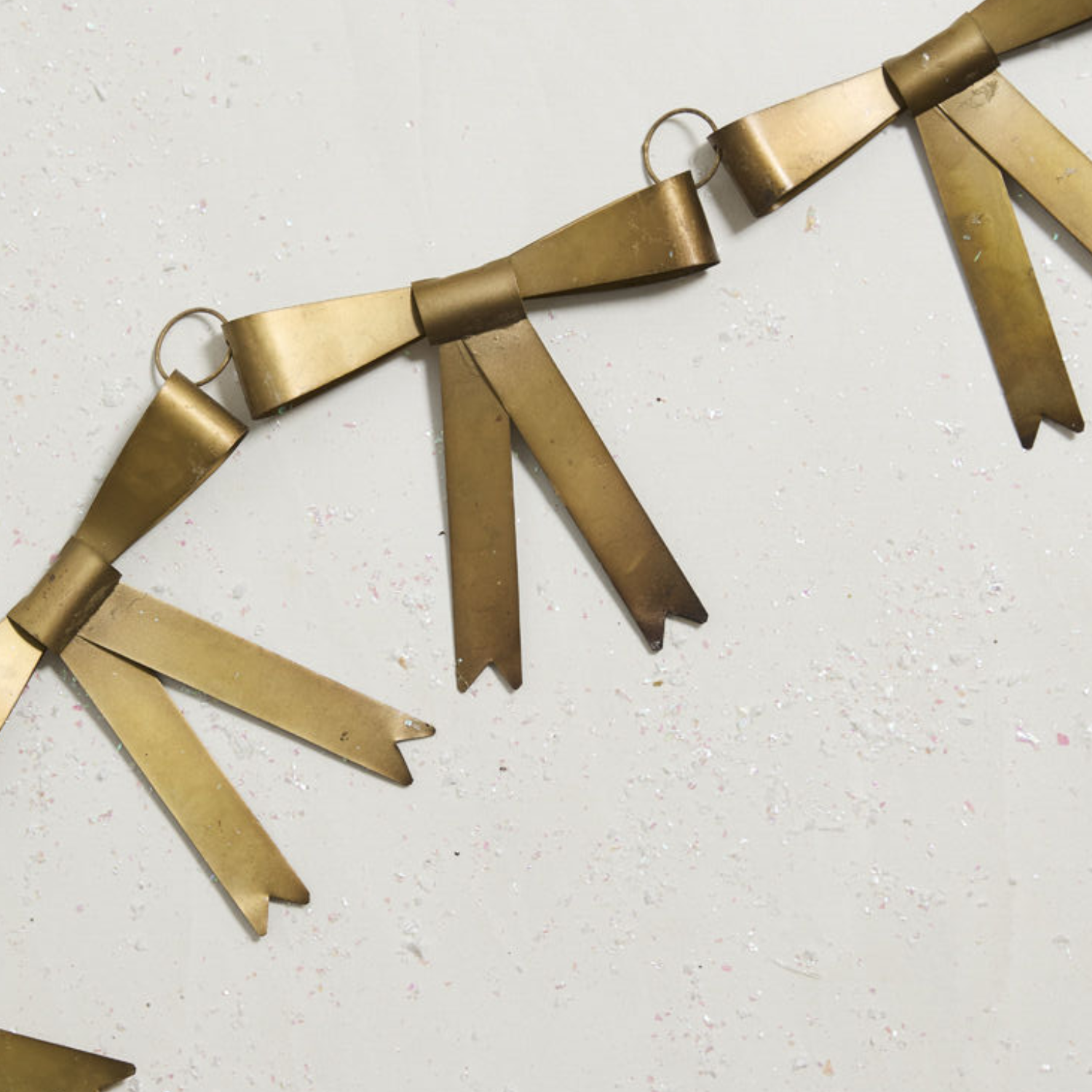Brassy Bows Antique Gold Garland