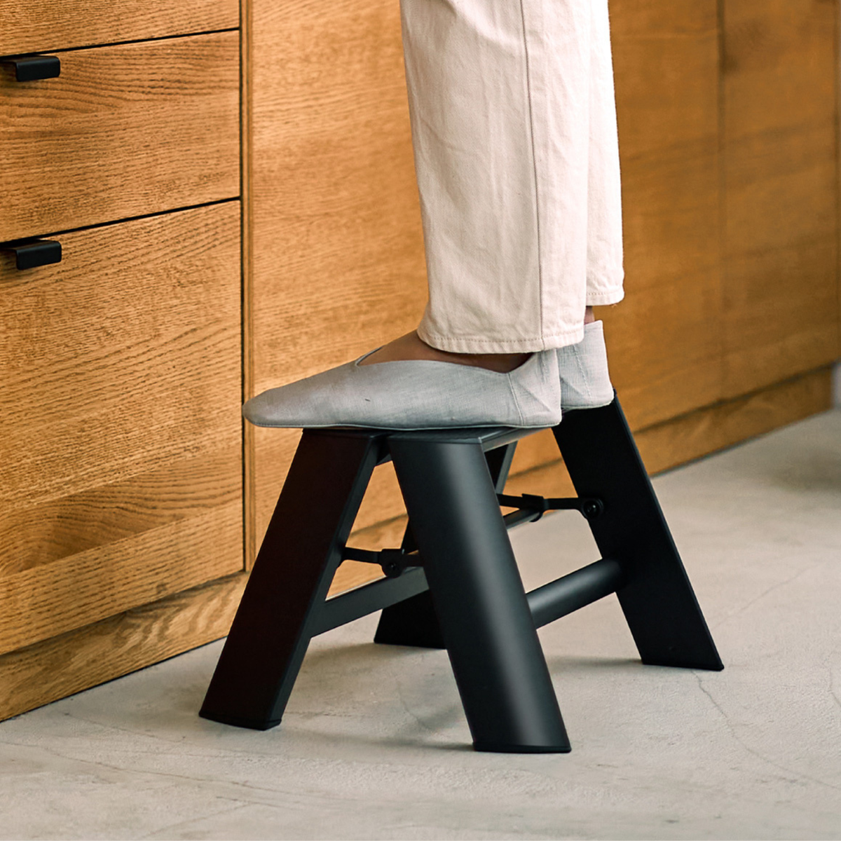 Kura 1 Step Ladder Stool - Black