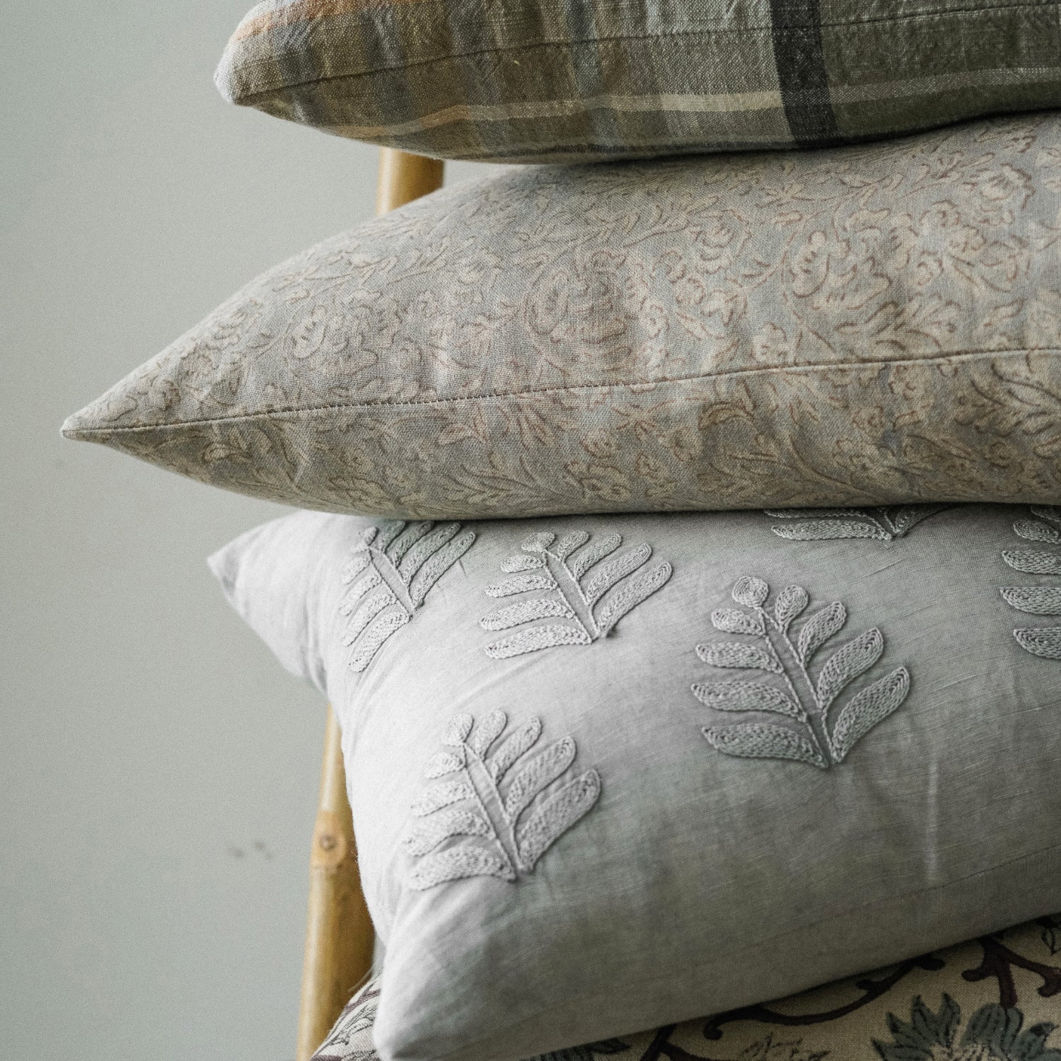 Grove Linen Kidney Pillow - Fog