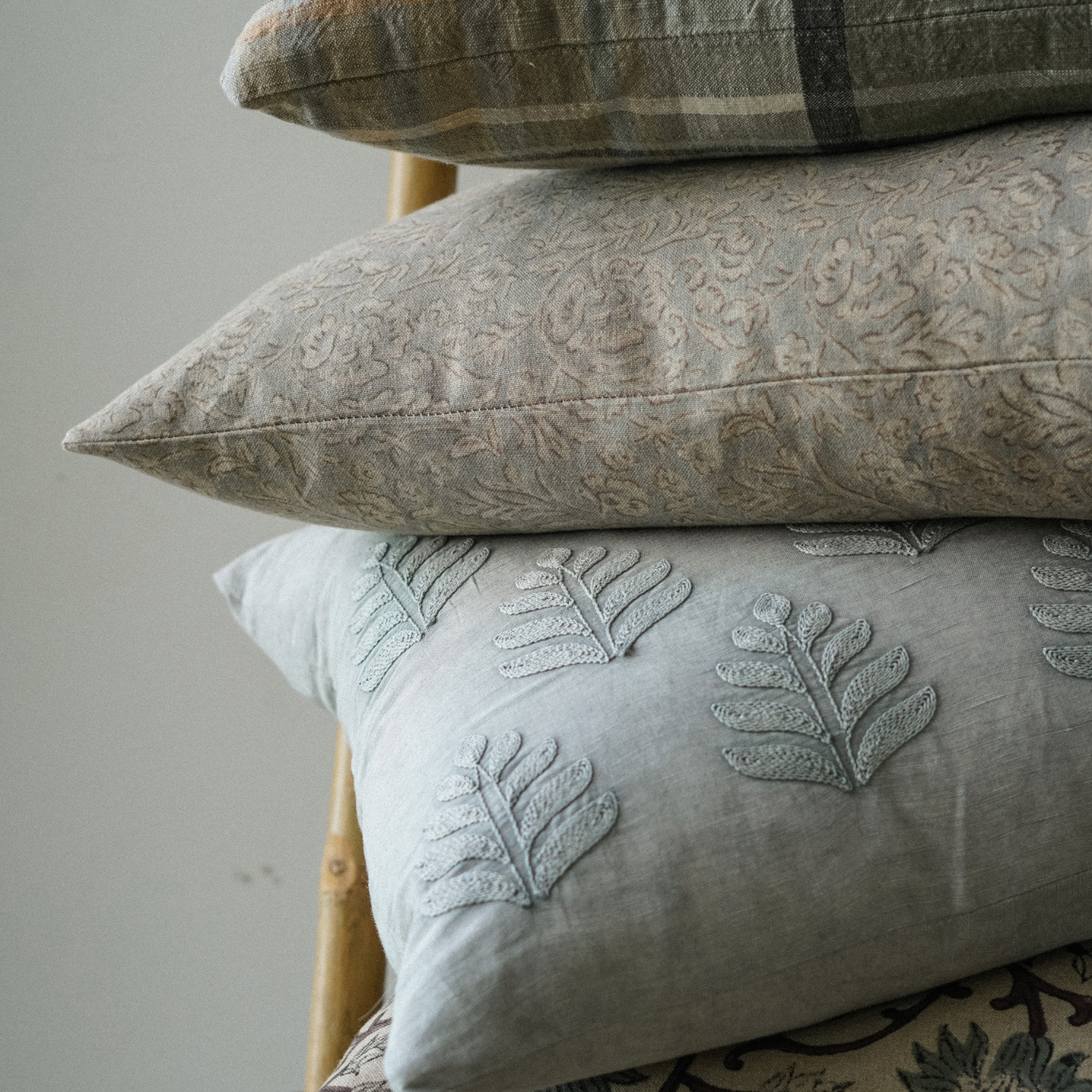 Grove Linen Kidney Pillow - Fog