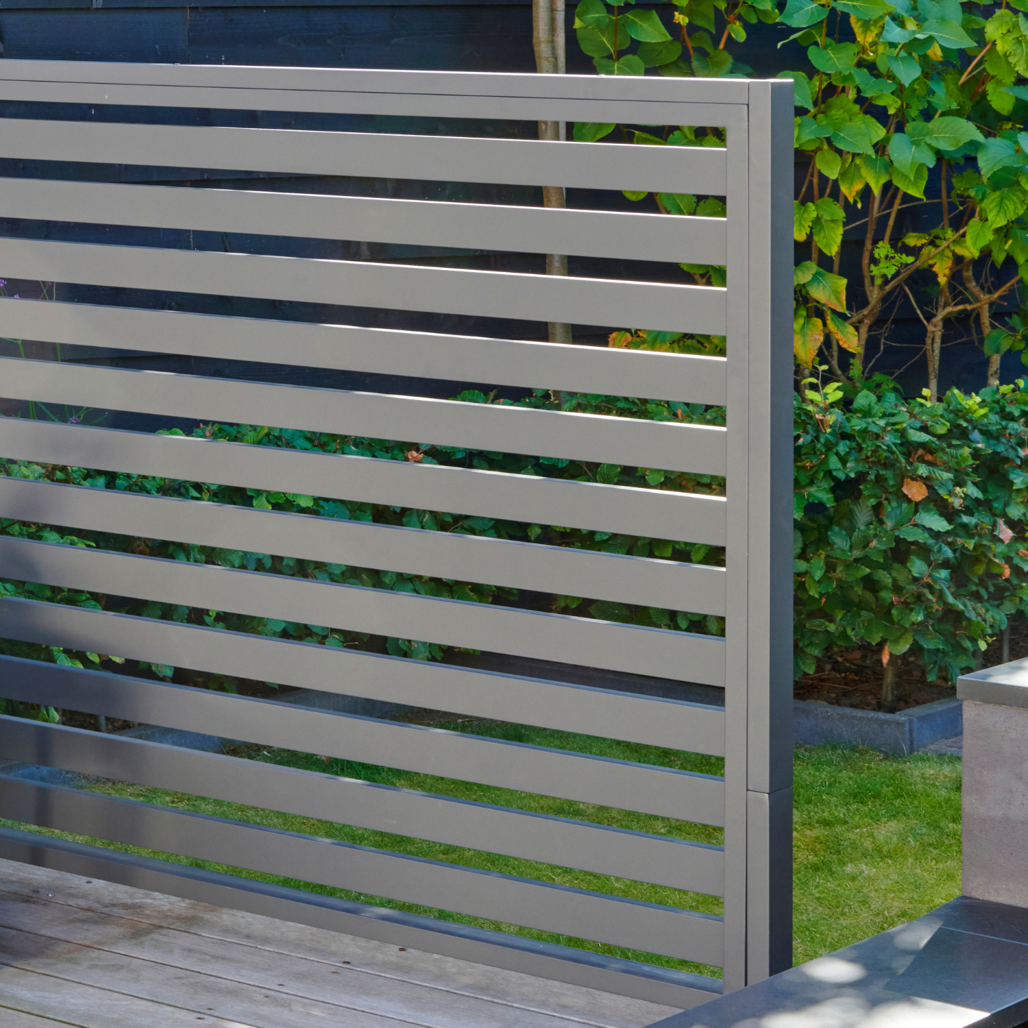 Lava Low 49" Outdoor Privacy Screen