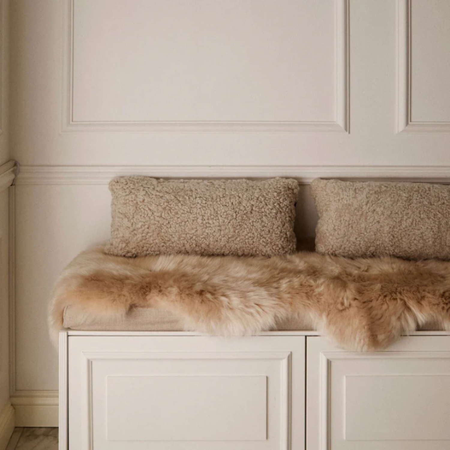 Astrid Sheepskin Kidney Pillow - Pearl