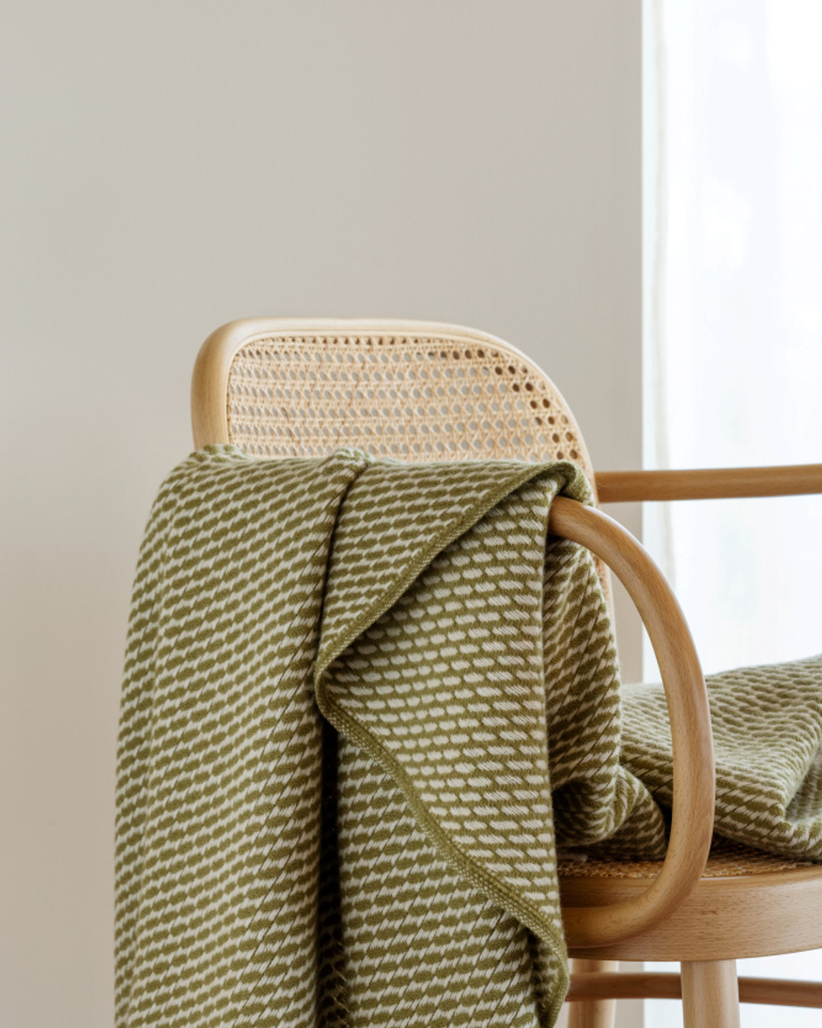 Norwegian Wool Mellow Throw Blanket - Leaf Green