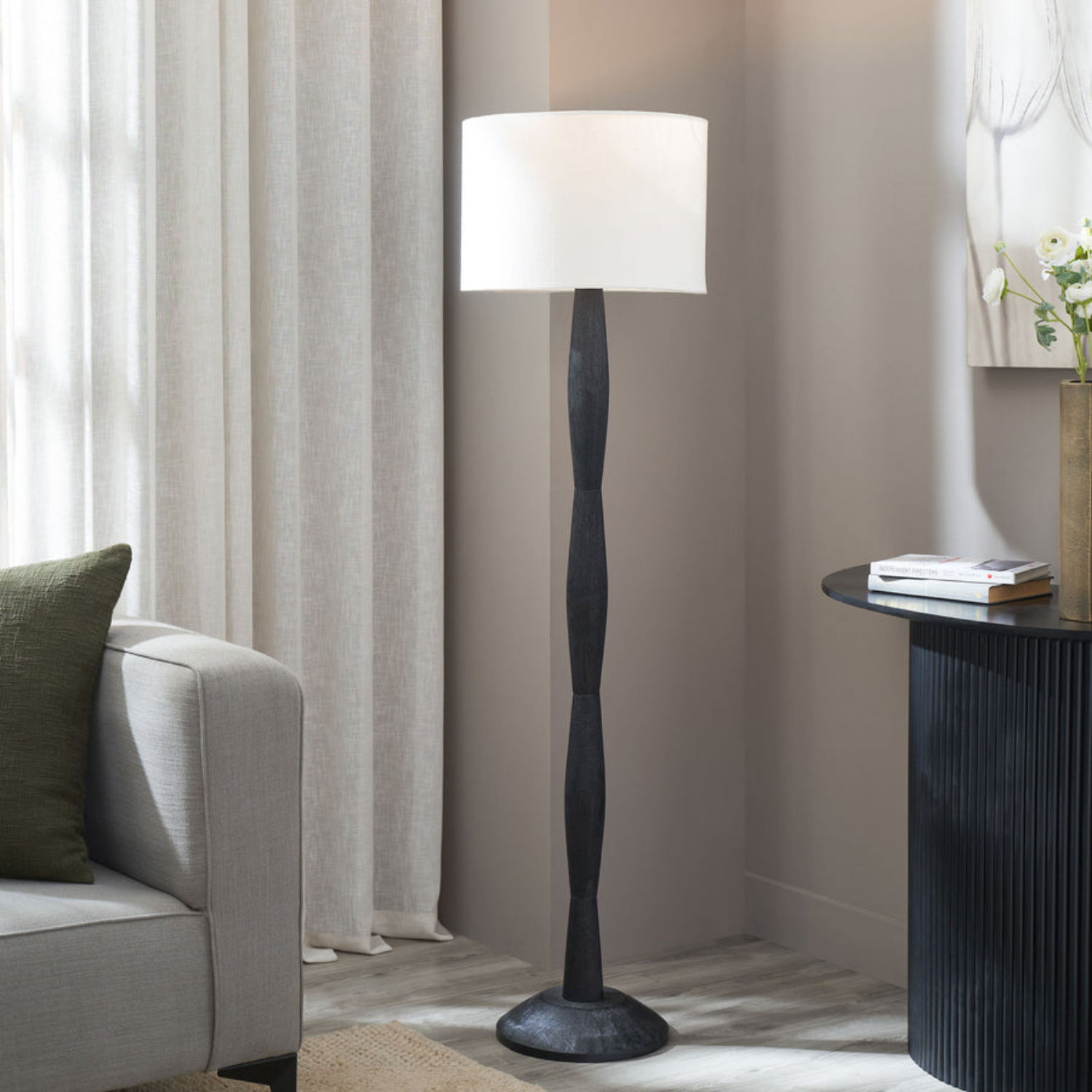 Twist Wood Floor Lamp- Matte Black