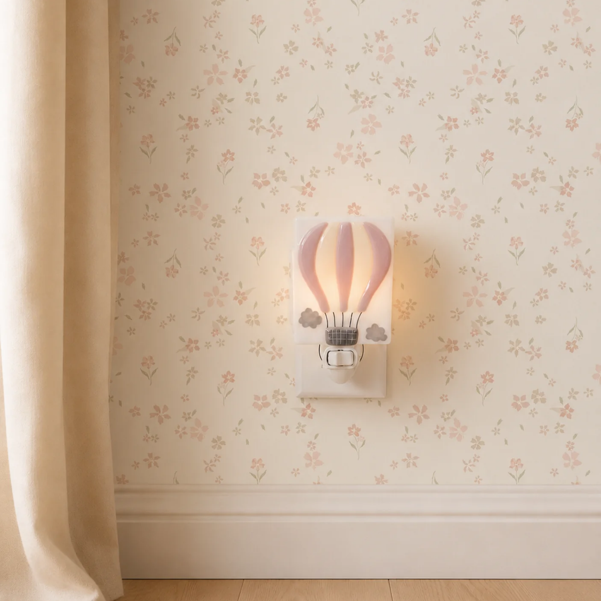 Dreamland Balloon Good Night Light