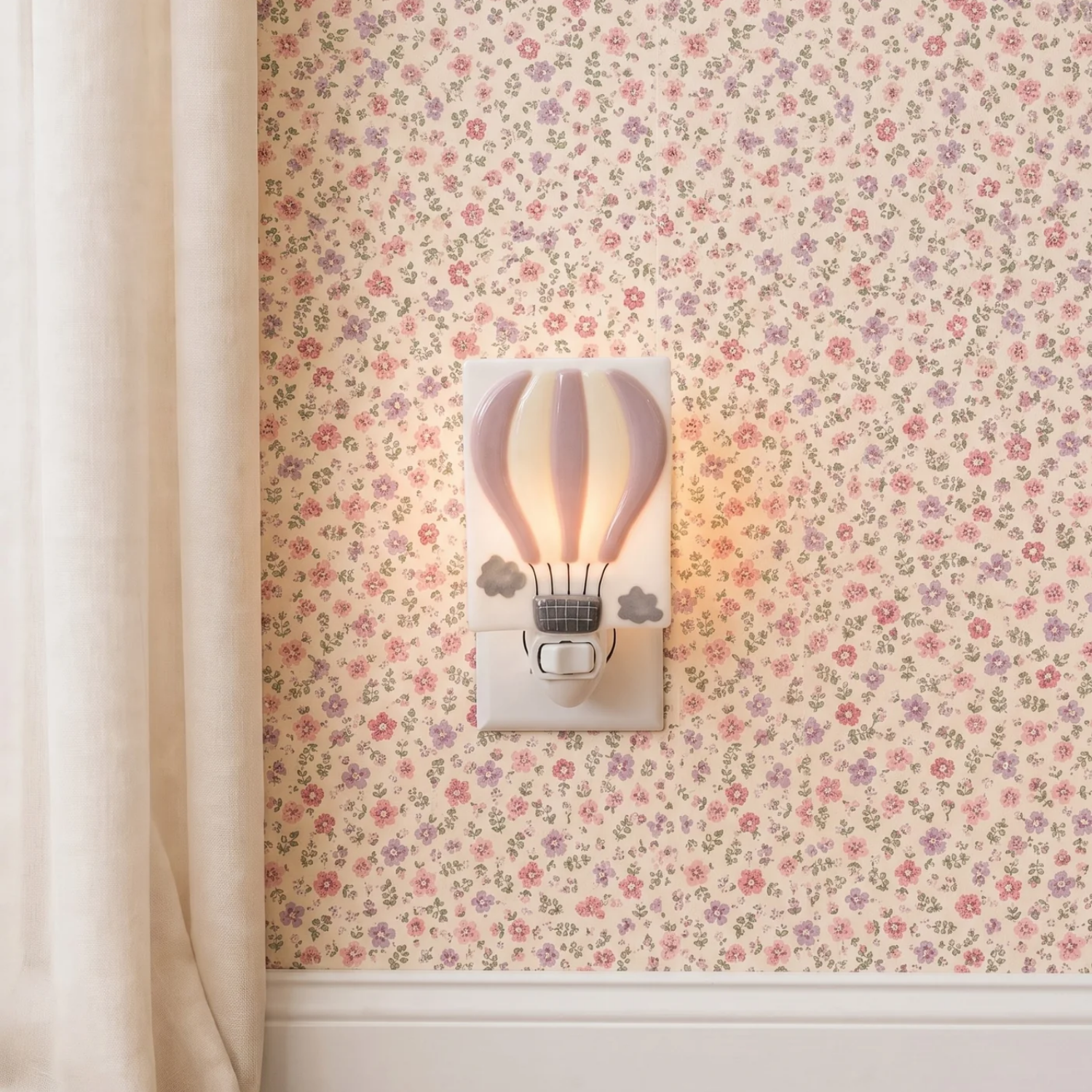 Dreamland Balloon Good Night Light