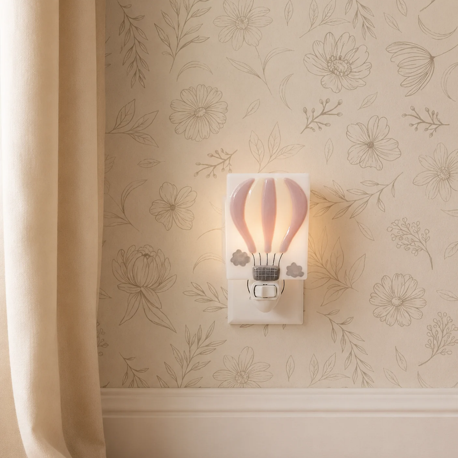 Dreamland Balloon Good Night Light