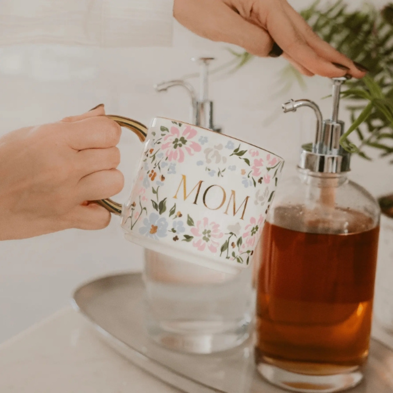 Mom Gold Pretty Petals Mug
