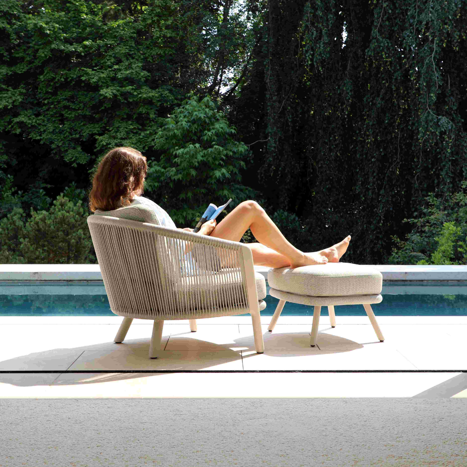 Alta II Outdoor Beige Lounge Chair