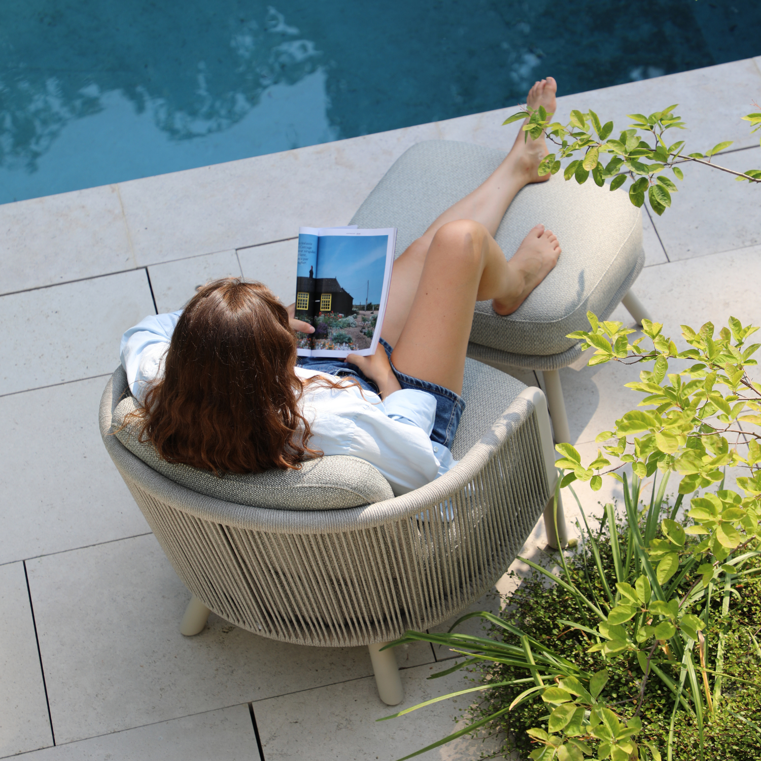 Alta II Outdoor Beige Lounge Chair