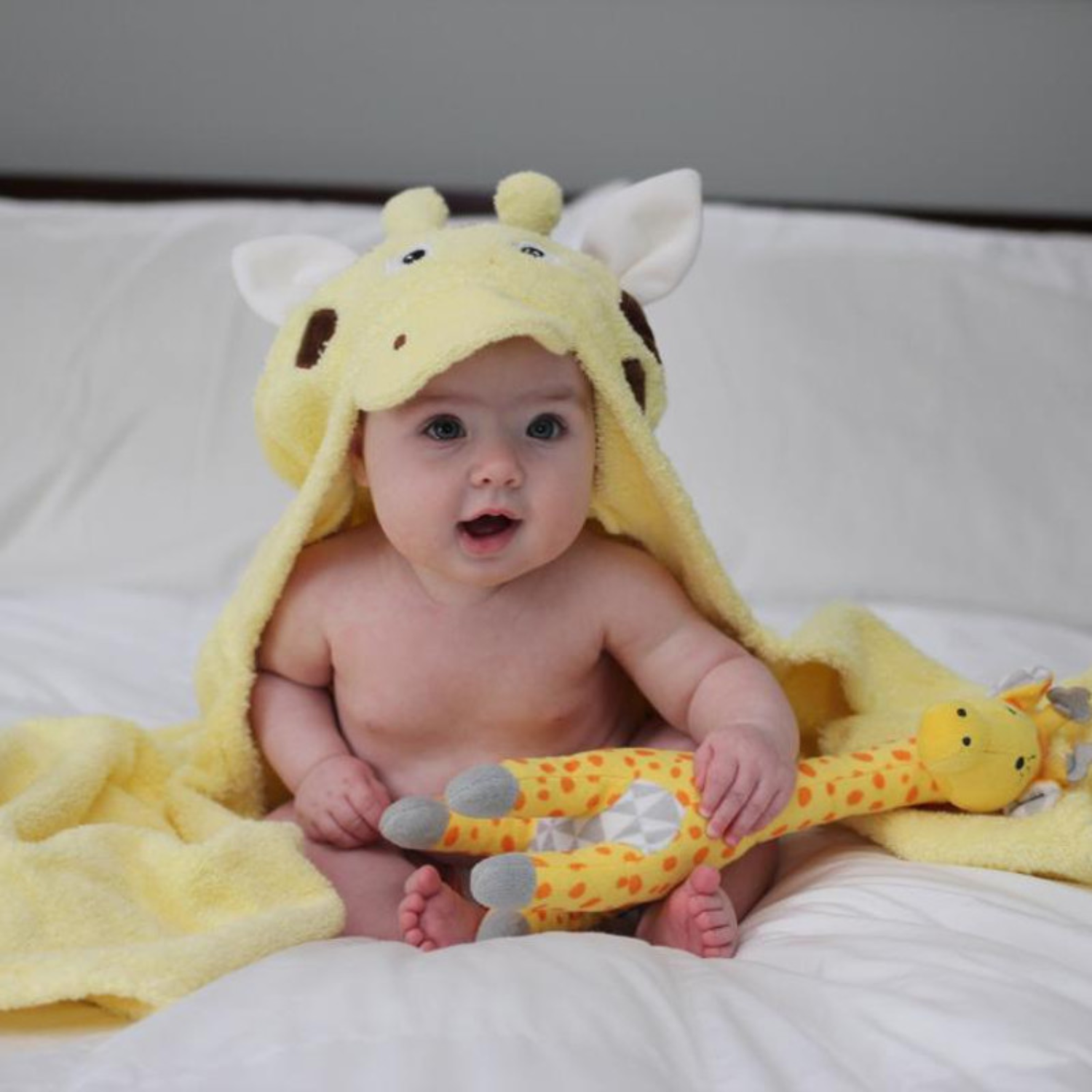 Goofy Giraffe Kids Hooded Cotton Towel (2-8 YRS)