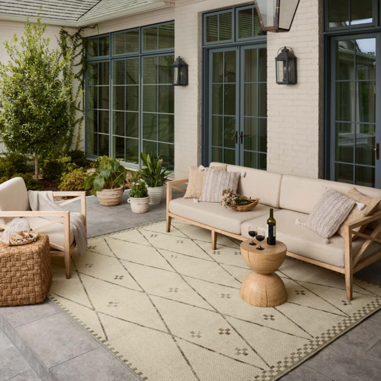 Loloi Saylor Ivory/Pebble Outdoor Rug