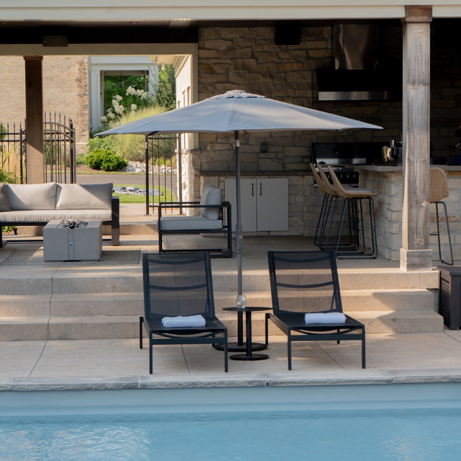 9' Twist Tilting Market Umbrella