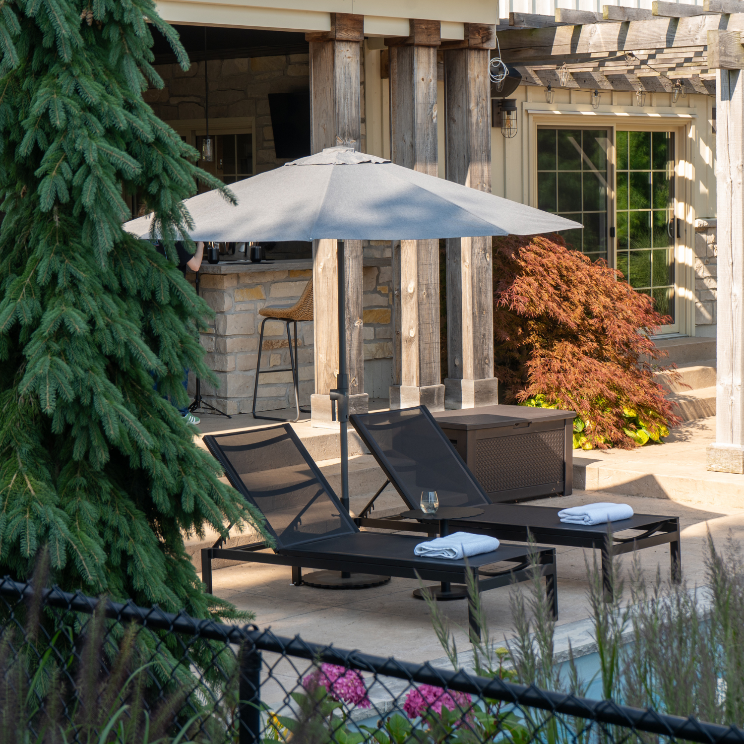 9' Twist Tilting Market Umbrella