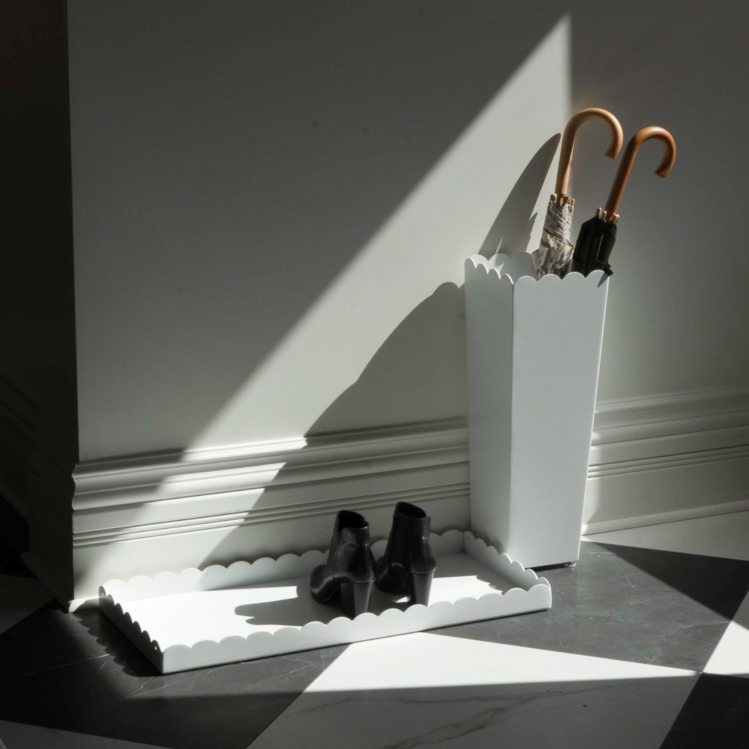 Scalloped Edge Umbrella Holder