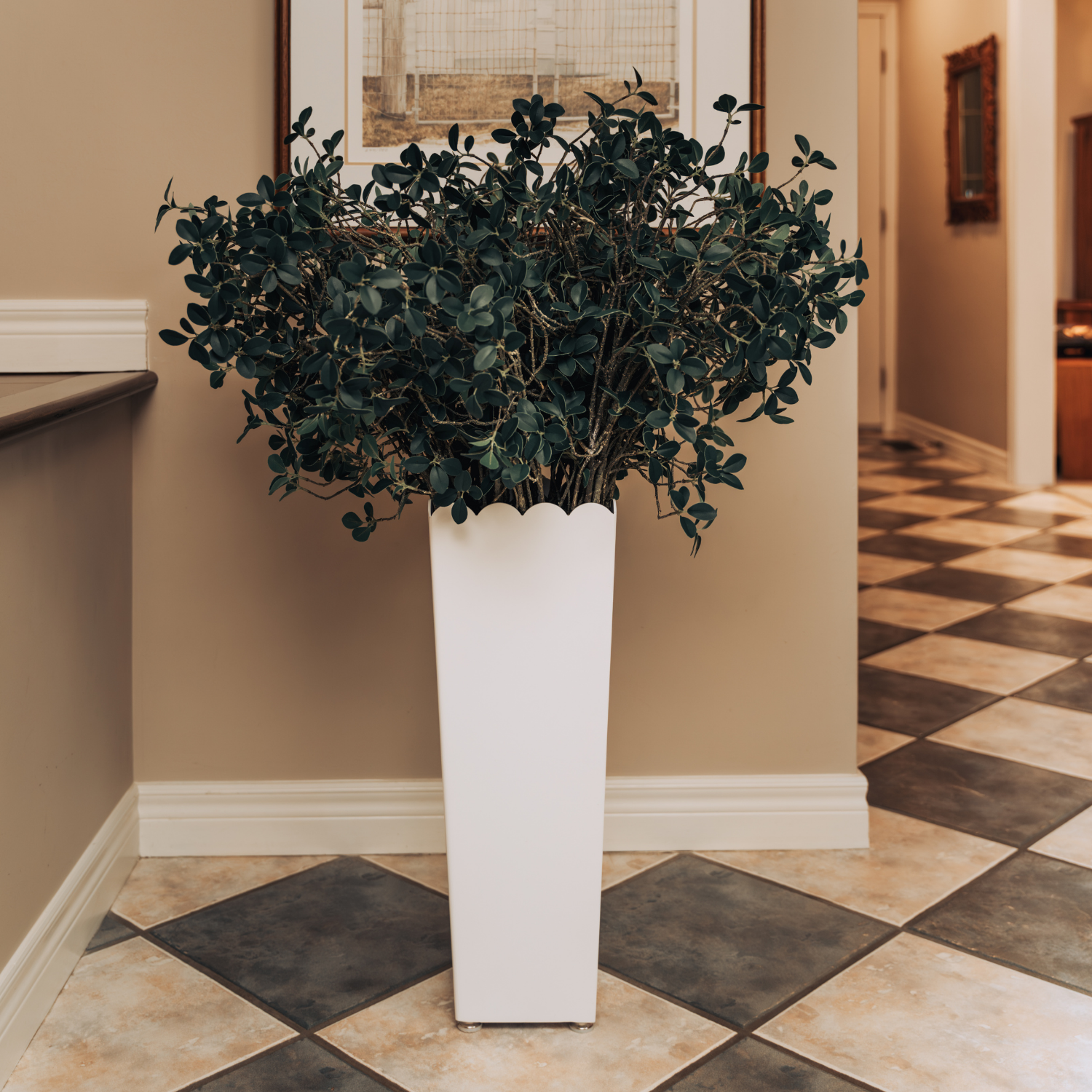 Scalloped Edge Umbrella Holder