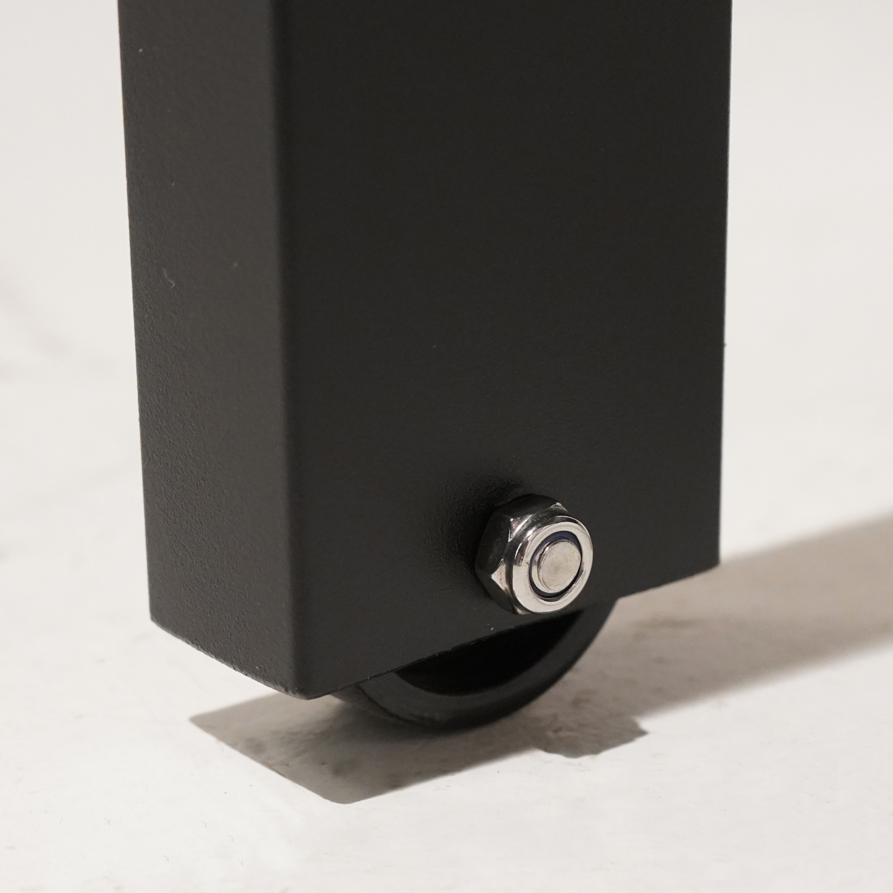 Bala Black Chaise Lounge