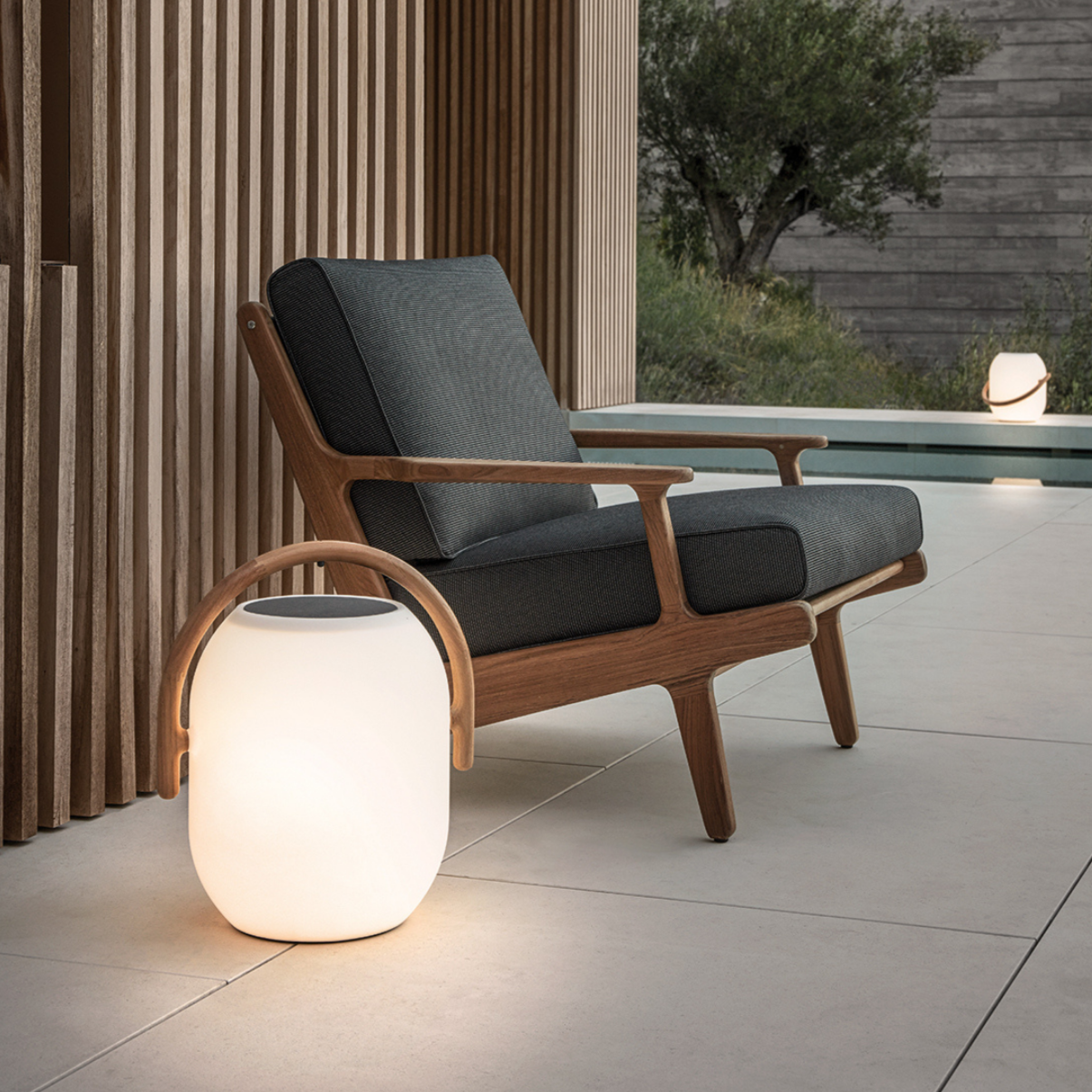 Gloster Cocoon Solar Lamp