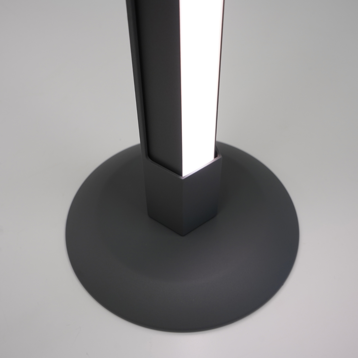 Dark Grey Cordless In/Out 4.5' Light Bar