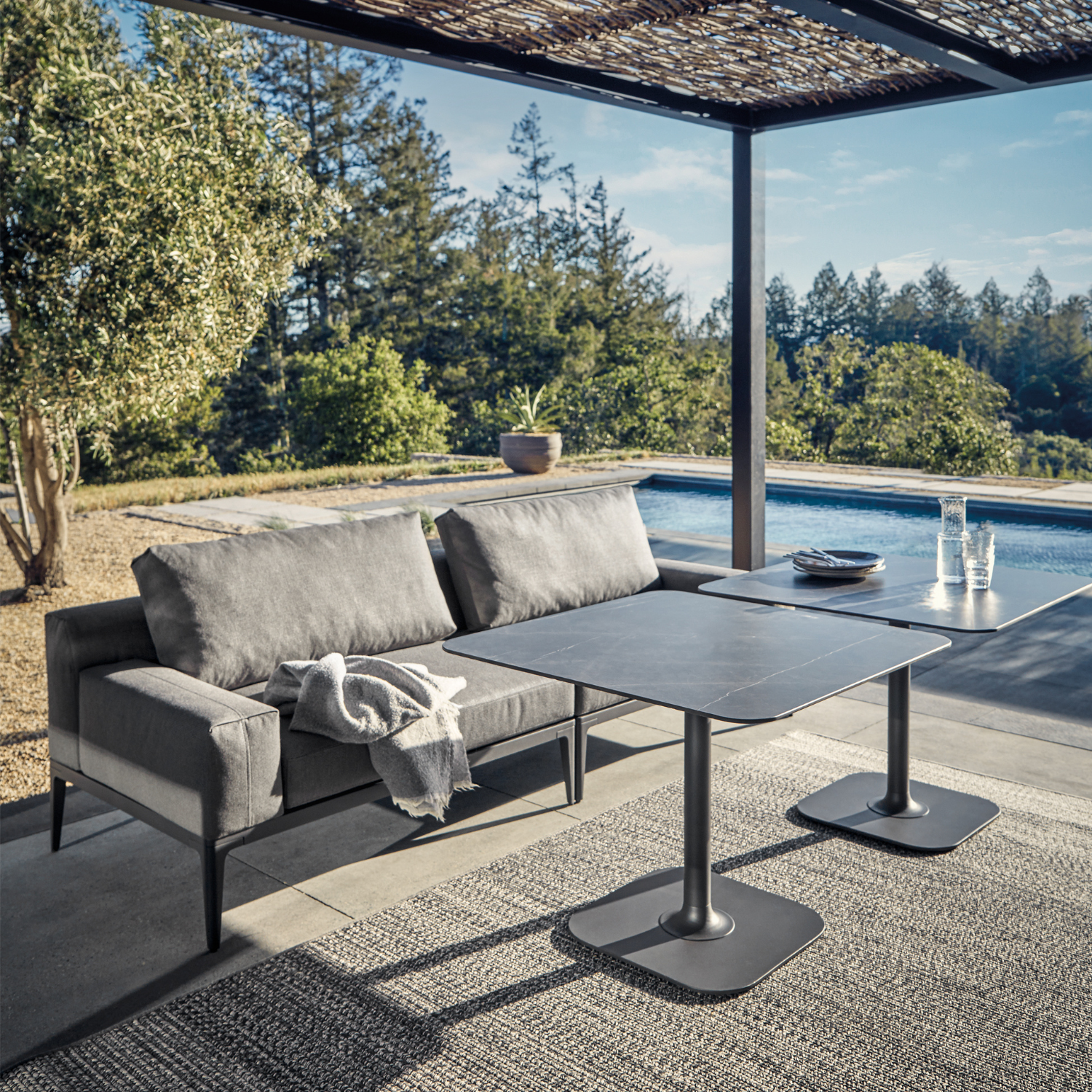 Gloster Grid Left/Right Dining Sofa