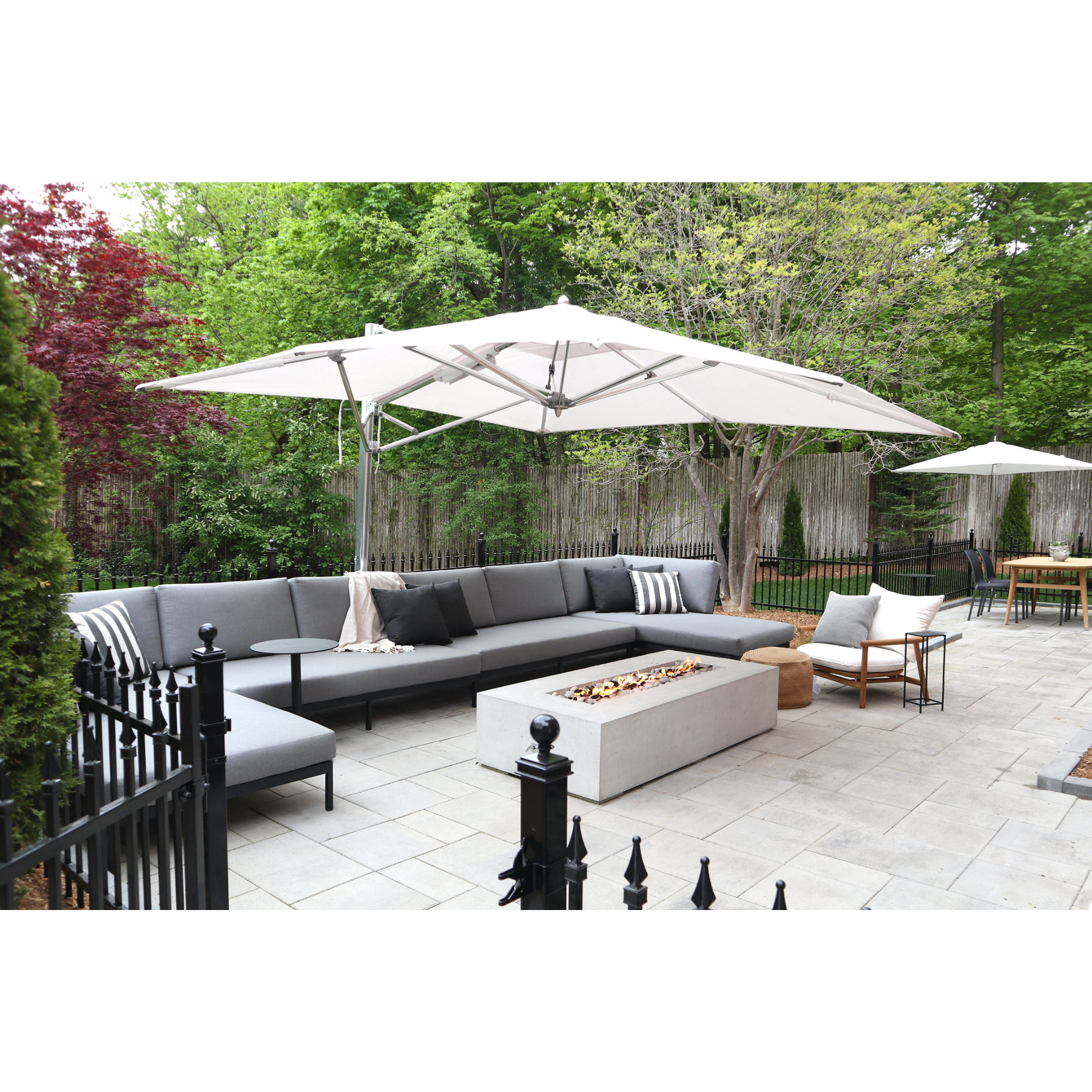 Tuuci Ocean Master Max 10' x 14' Cantilever Umbrella