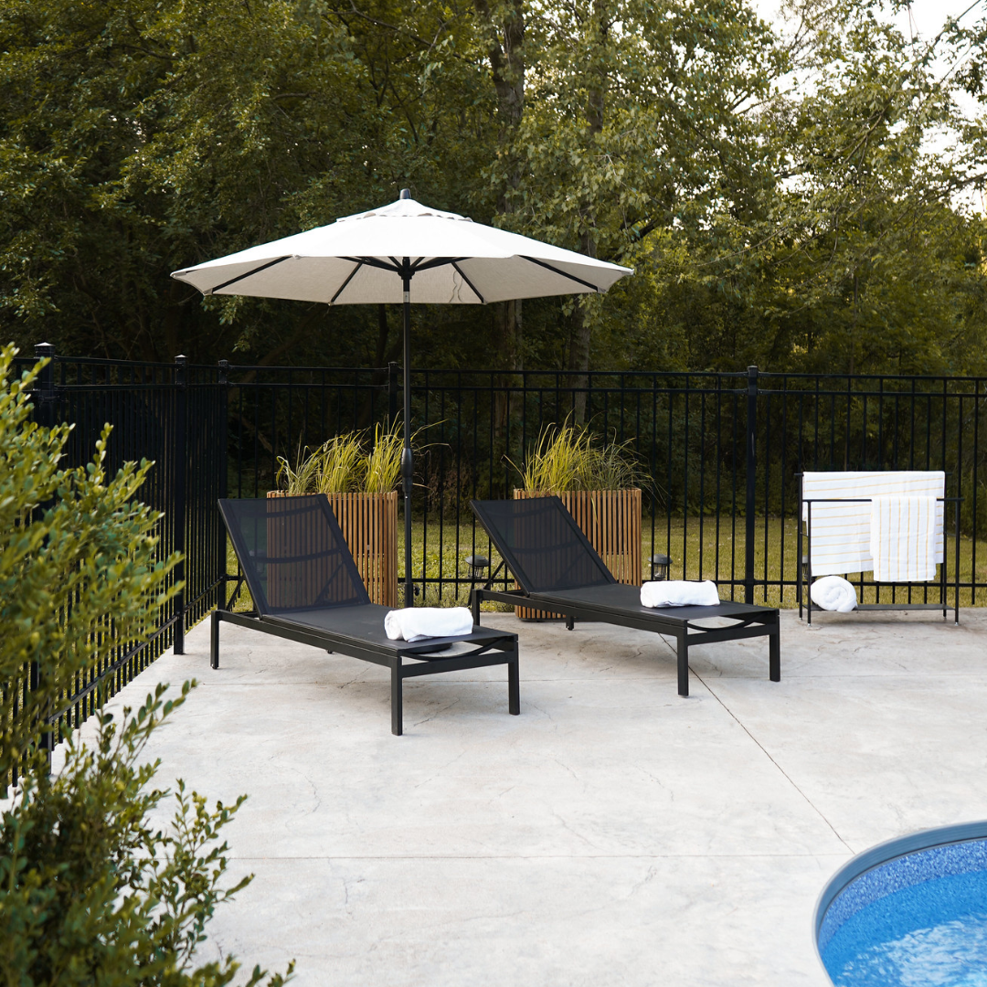 Bala Black Chaise Lounge