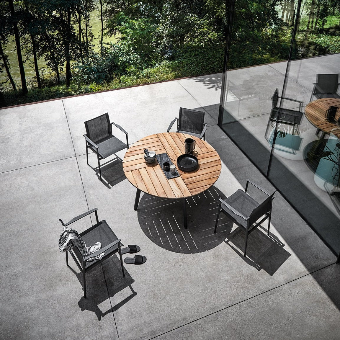 Gloster Carver 55" Round Teak Dining Table