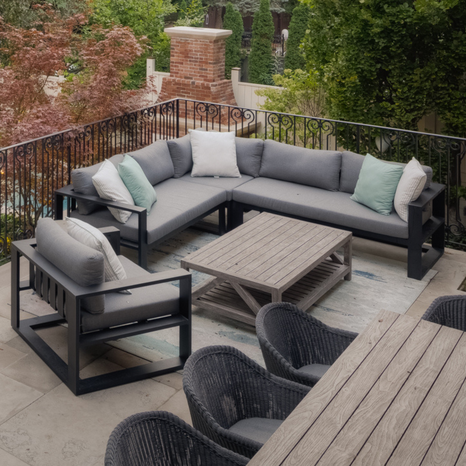 Quantum RAF Loveseat