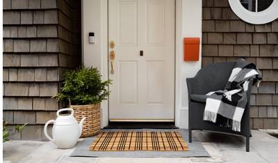 Welcome Spring! Transform your Entryway with Seasonal Splendor