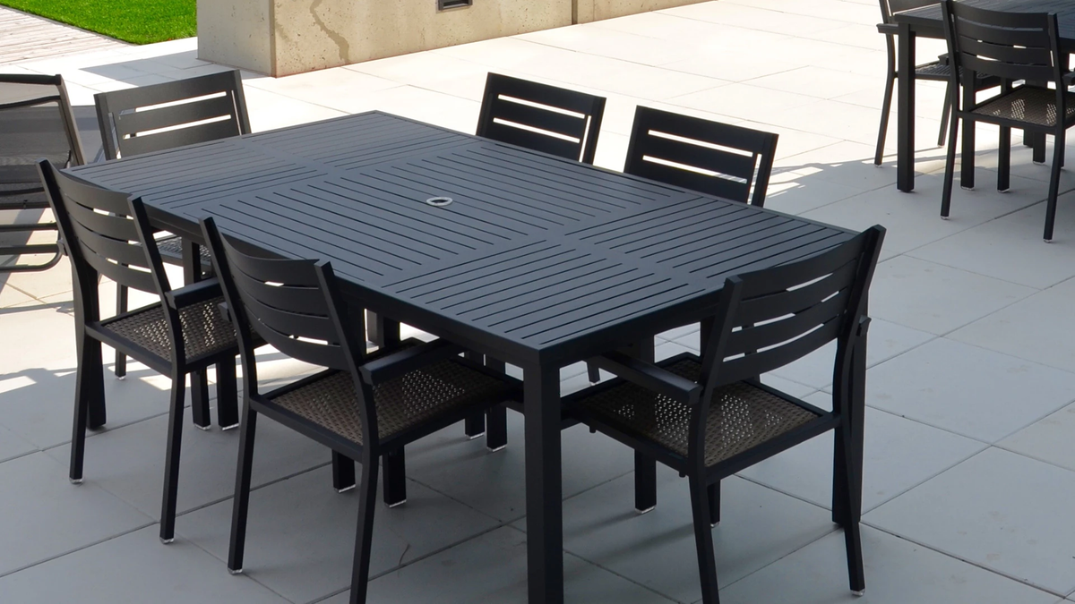 cafe outdoor dining table and chairs