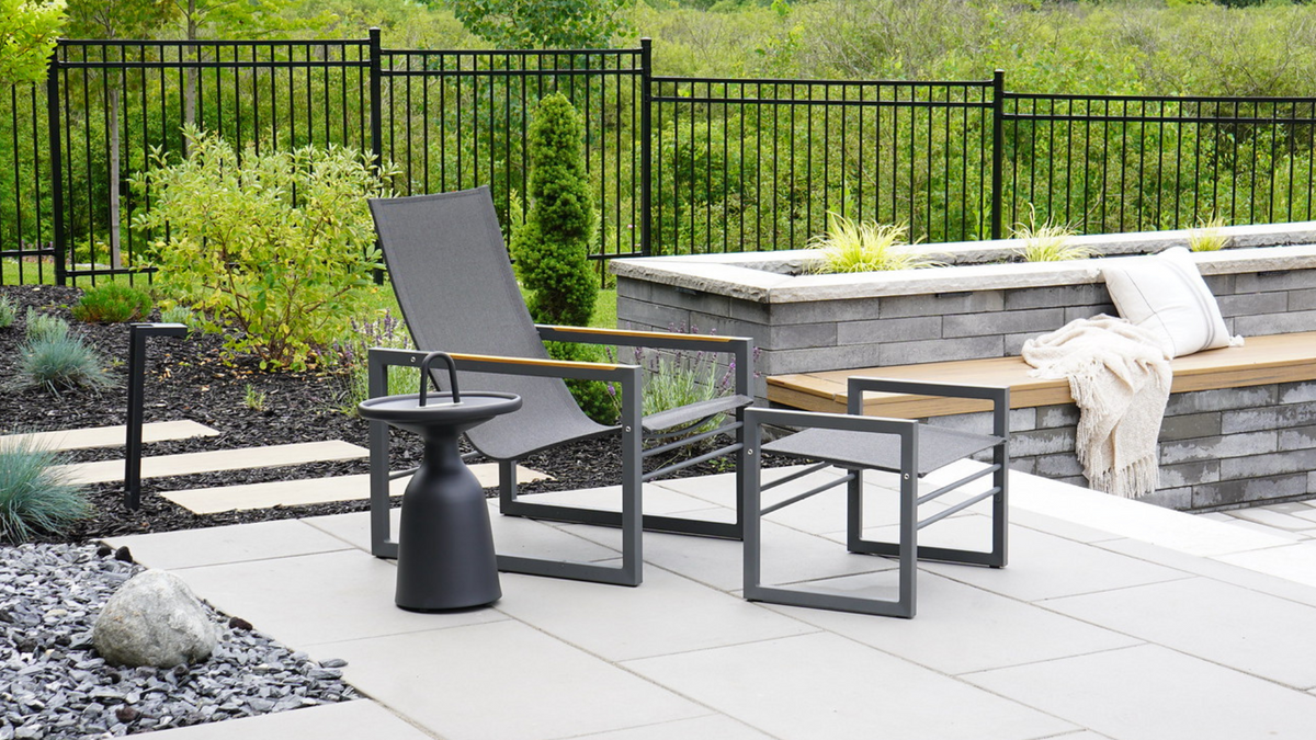 Cubic aluminum, mesh and teak outdoor lounge collection