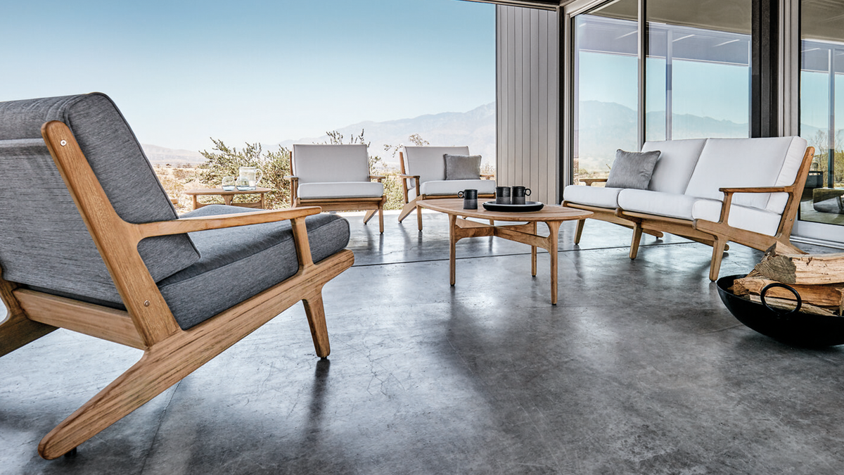 Gloster Bay outdoor furniture set on rooftop patio