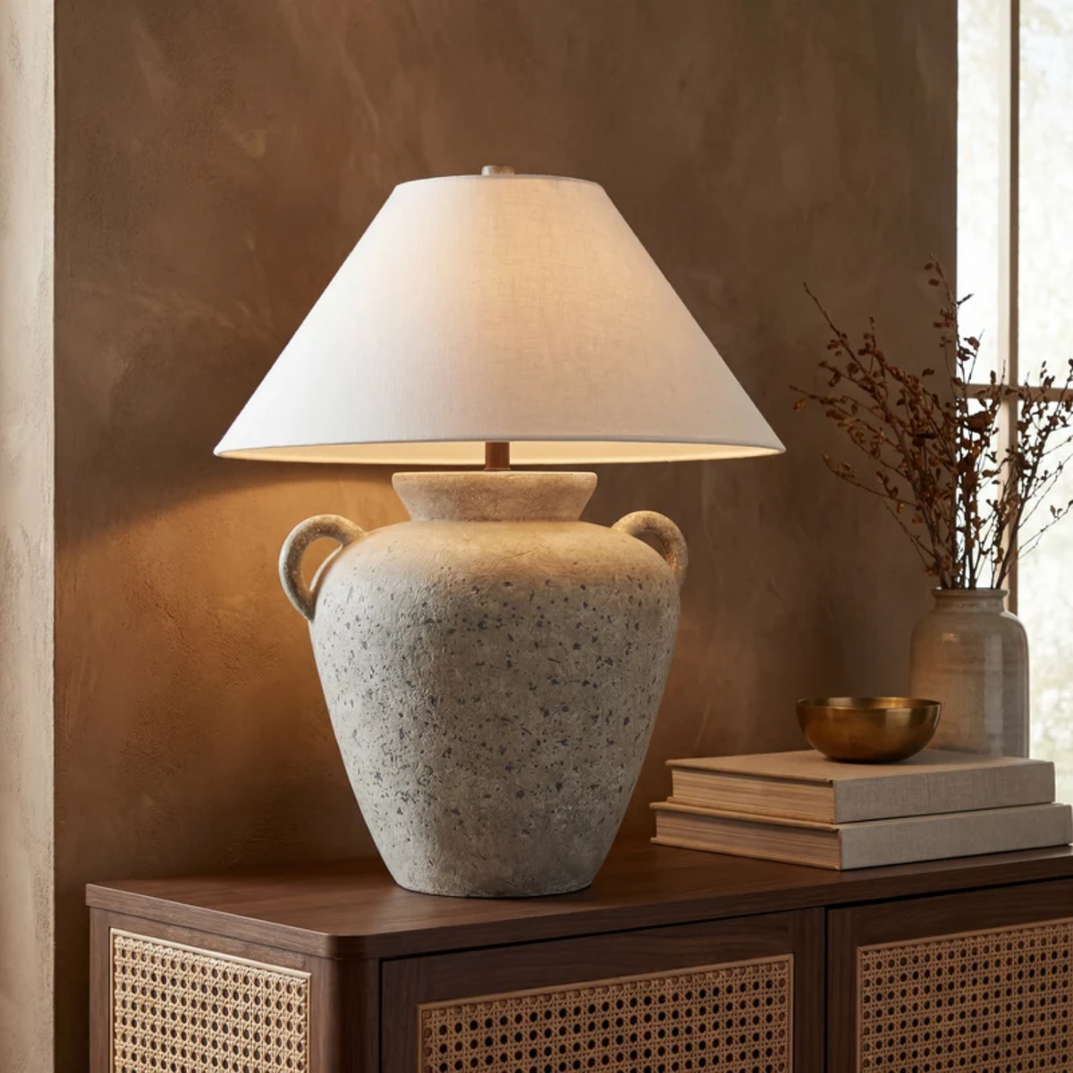 Aksel Resin Table Lamp