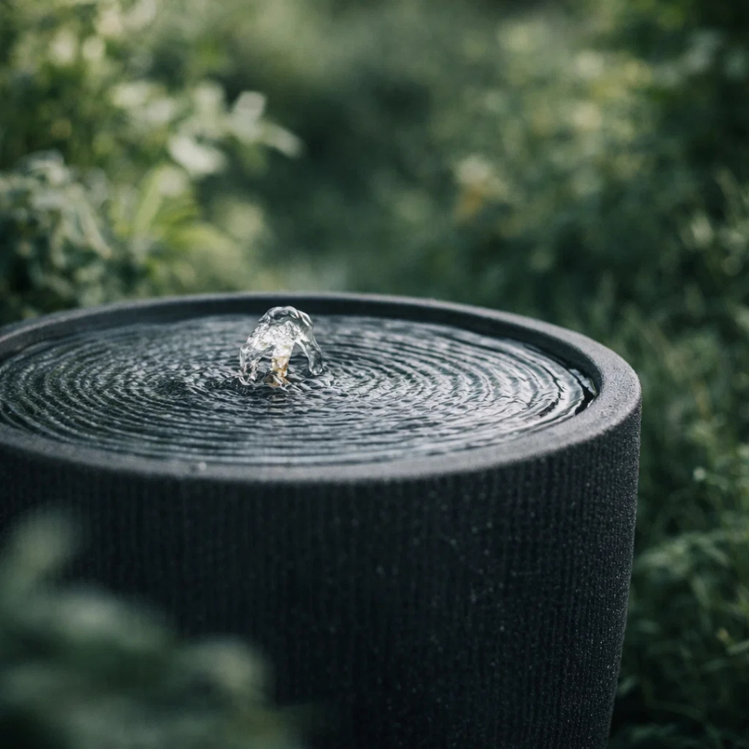 Fairview Tall Curved  LED Fountain - Textured Black