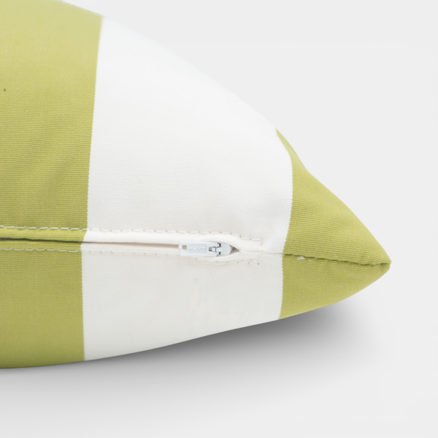 Bistro Apple 20" Outdoor Toss Cushion