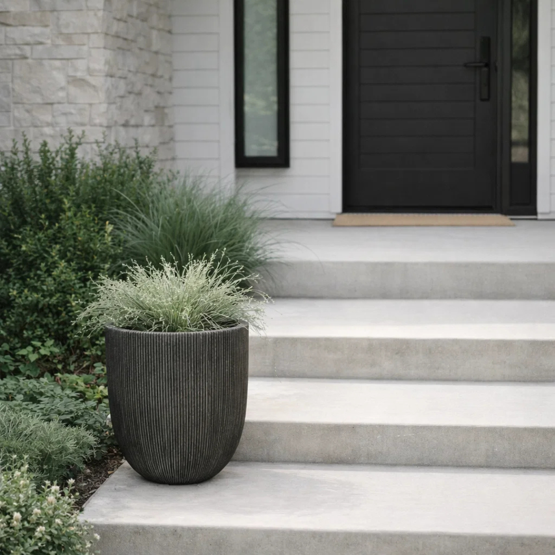 Dufferin Curved Planter - Vintage Black