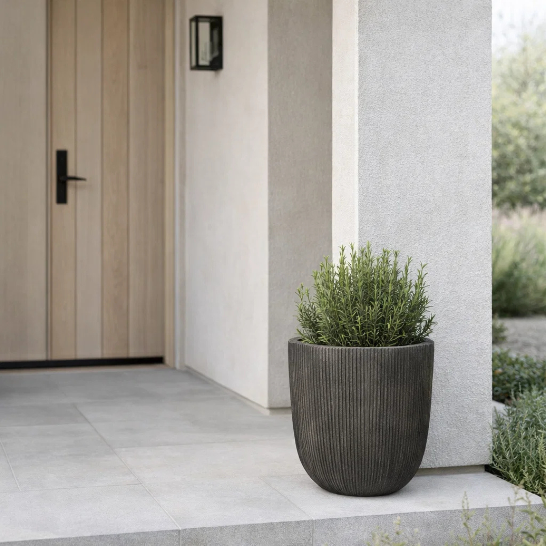 Dufferin Curved Planter - Vintage Black